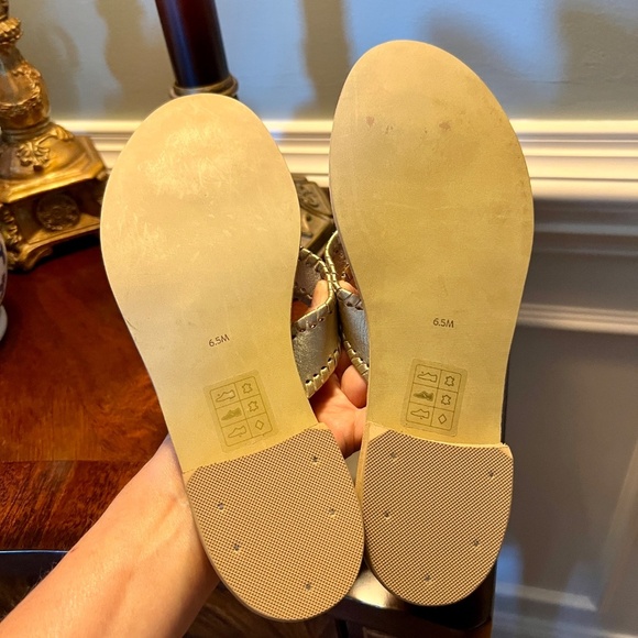 EUC Jack Rogers Ro Flat Thong Sandals in Light Champage Gold Size 6.5 M - Picture 4 of 4